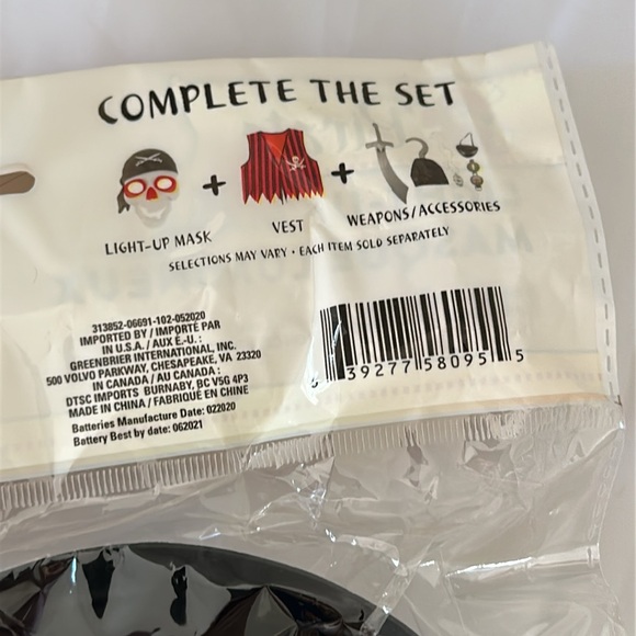 Kids Pirate Skull Halloween Mask Thick Plastic Light Up Eyes Set of 2 Costume - Picture 13 of 14